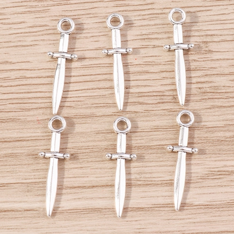 Ciondoli in Lega Vintage a Forma di Pugnale Coltello Argento Galvanizzato Spada Croce Piccolo Pugnale per Collana Orecchini Fai da Te