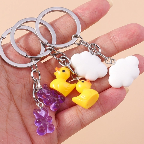 Cartoon Gelbe Ente Schlüsselanhänger Niedlich Lila Harz Bär Weiße Wolke Anhänger Zinklegierung Schlüsselring Tasche Deko Geschenk