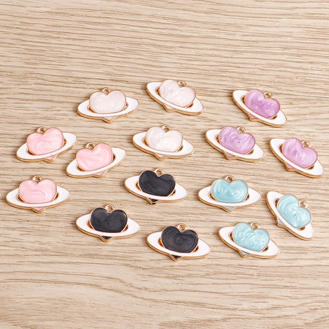 Ciondoli in Lega Smaltata a Forma di Cuore e Pianeta Saturno Pendenti alla Moda per Fai da Te Collane Braccialetti Gioielli da Donna