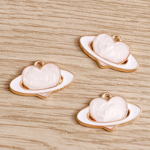 Ciondoli in Lega Smaltata a Forma di Cuore e Pianeta Saturno Pendenti alla Moda per Fai da Te Collane Braccialetti Gioielli da Donna