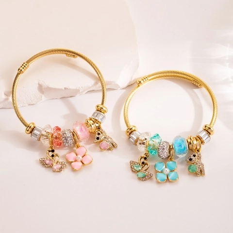 Bracciale in Lega Placcato Oro per Donna Ragazza Fiori Smaltati Perle Artificiali Strass Ciondoli Cigno Orso Gioielli alla Moda