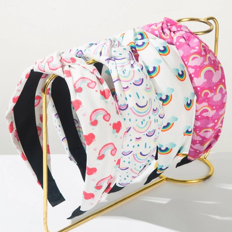 Bandeau Noué Large pour Femmes Imprimé Arc-en-Ciel Cœur Tissu Polyester Bande Cheveux à Noeud Serre-tête Large Accessoires Cheveux
