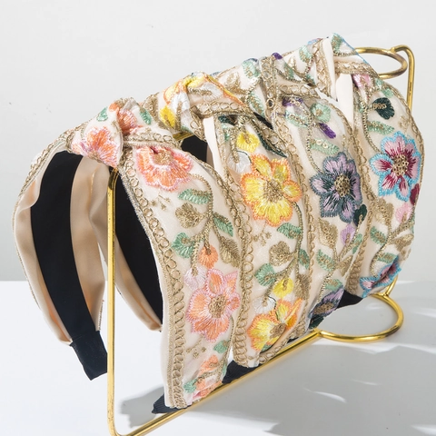 Bandeau Brodé pour Femmes à Nœud Floral en Tissu Large Rétro Mode Style Bohème Accessoires pour Cheveux de Fête Quotidienne