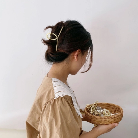 Pince à Cheveux en Alliage Minimaliste pour Femmes Style Coréen Géométrique en Métal Croisé Accessoires de Coiffure Antidérapants