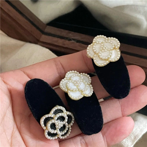 Fermaglio per Capelli a Forma di Camelia Vintage Francese Con Perla Artificiale Elegante Clip a Becco d'Anatra in Velluto Donna