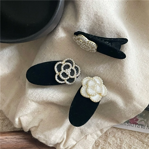 Fermaglio per Capelli a Forma di Camelia Vintage Francese Con Perla Artificiale Elegante Clip a Becco d'Anatra in Velluto Donna
