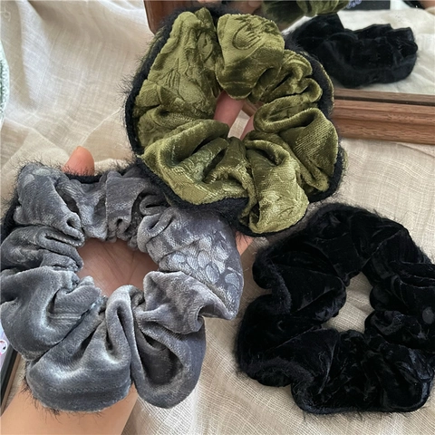 Women's Vintage Velvet Fuzzy Edge Scrunchies Retro Pleated Hair Ties Fashion Elegant Solid Color Hair Rope Accessories