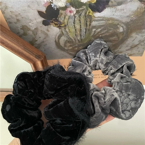 Women's Vintage Velvet Fuzzy Edge Scrunchies Retro Pleated Hair Ties Fashion Elegant Solid Color Hair Rope Accessories