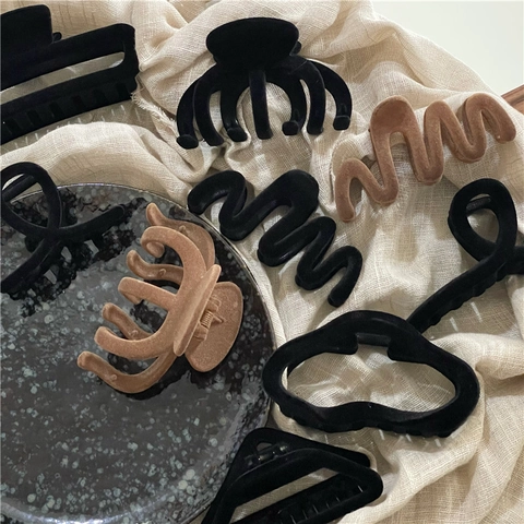 Women Flocked Plastic Hair Claw Geometric Wave Rectangular Large Hair Clip Elegant Matte Finish Hair Styling Accessory