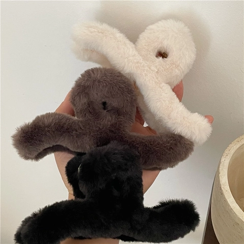 Autumn Winter Plush Geometric Wave Line Hair Claw Clip Simple Elegant Korean Style Faux Fur Hair Clips For Women Hair Accessories
