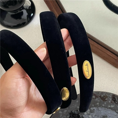 Cerchietto Imbottito in Velluto Nero Vintage per Donna Con Etichetta in Metallo Oro Fatto a Mano Fascia per Capelli Spessa Elegante