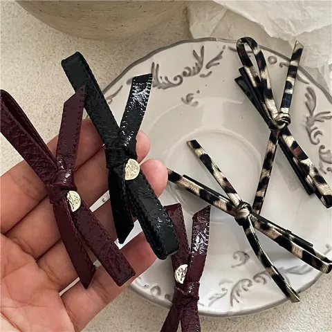 Fermagli per Capelli a Fiocco in Pelle PU Vintage Maculati Nero Bordeaux Eleganti Fermagli a Becco d'Anatra Accessori Moda Donna