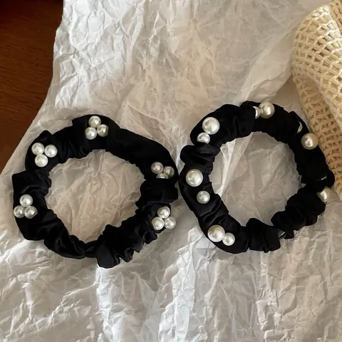 Vintage Elegant Black Fabric Scrunchies With Artificial Pearl For Women Fashion Handmade Elastic Hair Ties For Daily Use