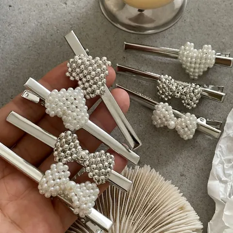 Barrettes à Cheveux Style Coréen Imitation Künstliche Perle Nœud Cœur Pince en Métal Argenté Bec de Canard Accessoires Cheveux Femmes