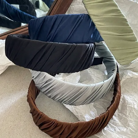 Serre-tête Plissé Large en Satin Couleur Unie pour Femmes Accessoires Cheveux Élégants en Tissu Froncé Mode Quotidienne