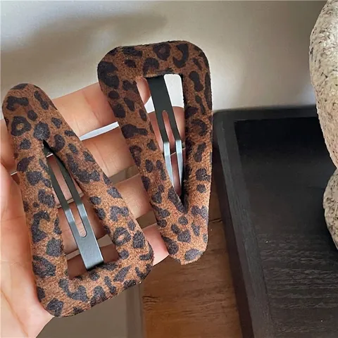 Retro Leopard Print Fabric Triangle BB Hair Clip Geometric Animal Print Metal Hair Accessories For Women Daily Fashion