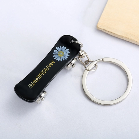 Creatieve Madeliefje Skateboard Sleutelhanger Zinklegering Plastic Hip Hop Stijl Auto Sleutelring Tas Hanger Sieraad Cadeau