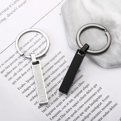 Portachiavi Minimalista in Acciaio Inossidabile con Barra Numeri Romani per Coppie Unisex Stile Industriale Portachiavi Rettangolare in Metallo Regalo