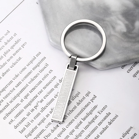 Portachiavi Minimalista in Acciaio Inossidabile con Barra Numeri Romani per Coppie Unisex Stile Industriale Portachiavi Rettangolare in Metallo Regalo