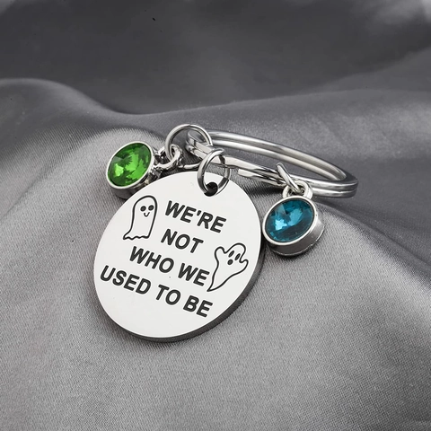 Edelstahl Geist Schlüsselanhänger Mit Grün Blau Strass Anhänger Graviert Lustig Halloween Geschenk Für Herren Damen Schmuck