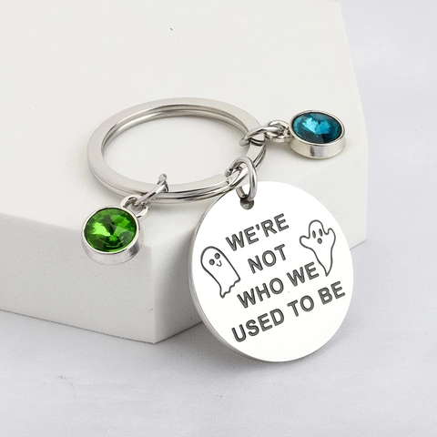 Edelstahl Geist Schlüsselanhänger Mit Grün Blau Strass Anhänger Graviert Lustig Halloween Geschenk Für Herren Damen Schmuck