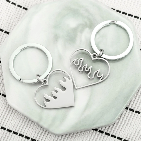 Schlüsselanhänger-Set Mit Herz-Flamme Aus Edelstahl Für Paare Hip Hop Punk Hohler Anhänger Silber Schlüsselring Schmuck Geschenk