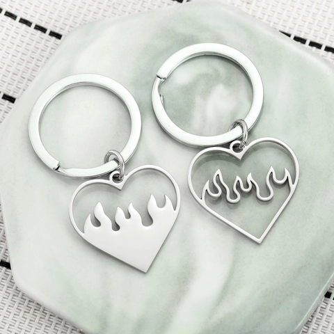 Schlüsselanhänger-Set Mit Herz-Flamme Aus Edelstahl Für Paare Hip Hop Punk Hohler Anhänger Silber Schlüsselring Schmuck Geschenk