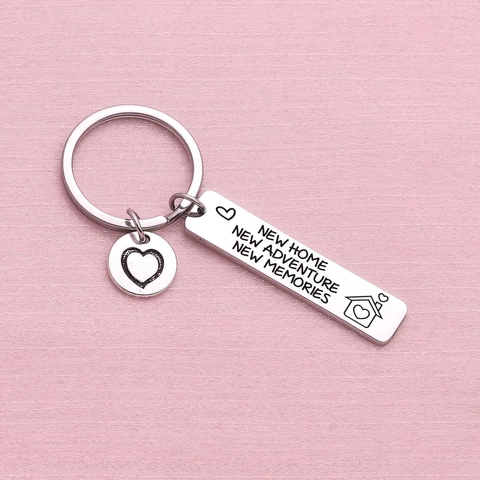 Porte-clés New Home en Acier Inoxydable Aventure Souvenirs Gravé Pendentif Maison Cœur Cadeau de Pendaison de Crémaillère
