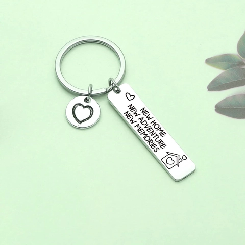 Porte-clés New Home en Acier Inoxydable Aventure Souvenirs Gravé Pendentif Maison Cœur Cadeau de Pendaison de Crémaillère