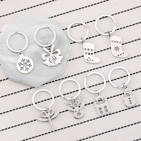 Ensemble Porte-clés de Noël en Acier Inoxydable Pendentif Ajouré Flocon de Neige Renne Bonhomme de Neige Chaussette Cloche Bijou Sac