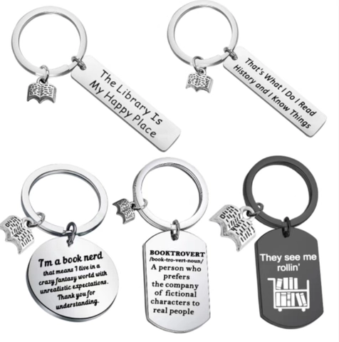 Llavero de Libro de Acero Inoxidable Regalo para Amantes de la Lectura Minimalista Cita Grabada Colgante de Bolso para Estudiantes Biblioteca