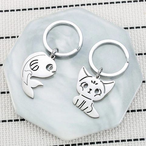 Llavero Minimalista de Acero Inoxidable Gato y Carpa Regalo Para Amigos Colgante de Bolso de Dibujos Animados Japonés Color Plata Accesorio de Llavero