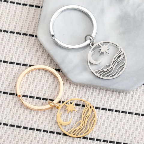 Porte-clés Moderne en Acier Inoxydable Étoile Lune Vague Pendentif Rond Évidé Anneau pour Sac à Dos Bijoux Couple Cadeau de Saint-Valentin