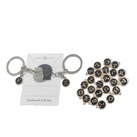 Umarmer Katzen DIY Alphabet Schlüsselanhänger Edelstahl Legierung Emaille Schwarz Weiß Charms Für Paare Valentinstag Geschenk