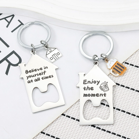 Llavero Abrebotellas Multifuncional de Acero Inoxidable con Forma de Casa y Letras Grabadas en Inglés Regalo Para Hombres
