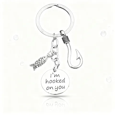 Llavero de Anzuelo de Acero Inoxidable para Hombres Novio Hooked On You Placa Redonda Grabada Colgante de Pez Regalo