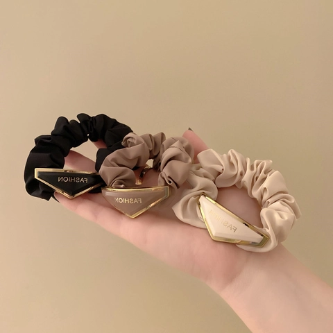 Eleganti Elastici in Raso Con Piastra Metallica a Triangolo Invertito Elastici per Capelli alla Moda per Donna Accessori
