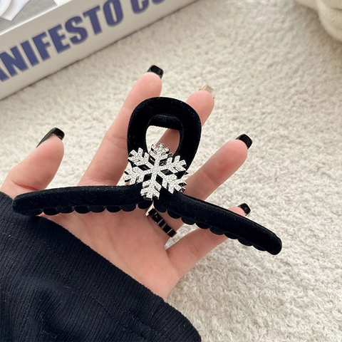 Large Black Flocking Hair Claw Clip For Women Winter Rhinestone Snowflake Shark Clip Vintage Velvet Hair Accessories Gift