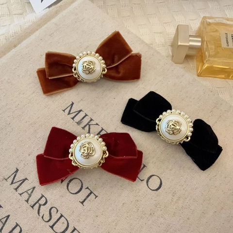 Vintage French Style Velvet Bowknot Hair Clip With Artificial Pearl Relief Rose Alloy Handmade Hairpin Accessory For Women