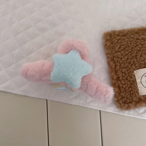 Pinza de Pelo de Felpa con Estrella en Color Macaron para Mujer Pinza de Tiburón de Pentagrama Suave Accesorios de Invierno
