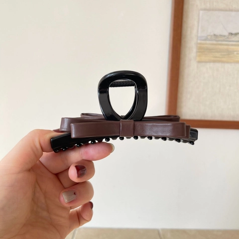 Vintage Coffee Leather Bow Hair Claw Clip Large Black Shark Clip Elegant Hair Styling Accessory For Women High-End Hairpin