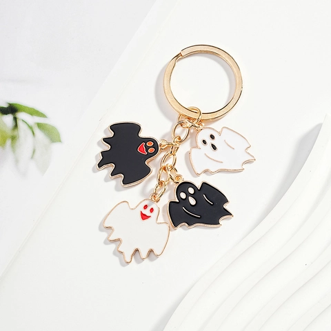 Halloween Cartoon Spook Sleutelhanger Schattig Zwart Wit Emaille Druppelolie Metalen Sleutelring Feestelijk Feestcadeau Tas Hanger Decoratie