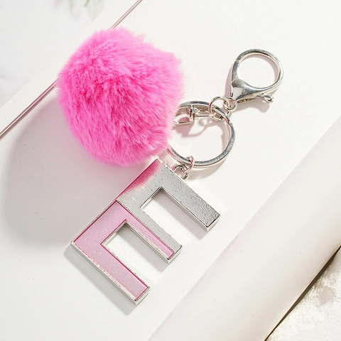 Portachiavi Lettera E Pendente Pompon Ecopelliccia Rosa Lega Di Zinco Smalto Glitterato Per Zaino Decorazione Donna