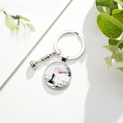 Kreatives Schach Schlüsselanhänger Metall Glas Cabochon Bauer Springer König Dame Spiel Anhänger Retro Schlüsselanhänger Geschenk
