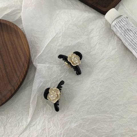 Elegante Molla per Capelli a Forma di Camelia Con Perla Artificiale Vintage Francese Accessori per Capelli Neri e Bianchi