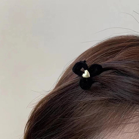 Retro Flocked Velvet Bow Mini Hair Claw Clips For Women Golden Heart Small Bangs Side Clip Elegant Hair Accessories
