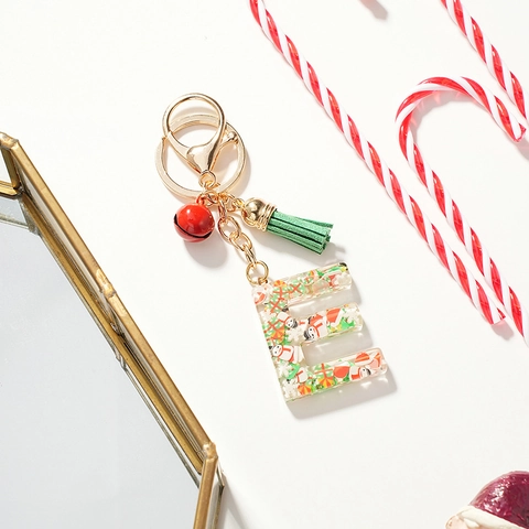 Weihnachten Transparentes Harz Buchstabe E Schlüsselanhänger Mit Grüner Quaste Roter Glocke Gold Metallring Festlicher Rucksackanhänger