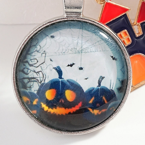 Porte-clés en Métal Alliage de Zinc Halloween Avec Pendentif Citrouille Chauve-souris Et Château Cabochon en Verre Cadeau Décoratif