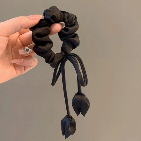 Scrunchie in Raso Nero Stile Francese Con Elegante Nastro a Streamer di Tulipani Nappa per Capelli Donna Accessori