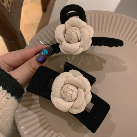 Vintage Elegant Velvet Camellia Hair Claw Clip Large Black Beige Flower Shark Clip For Women Girls Elegant Hair Accessory